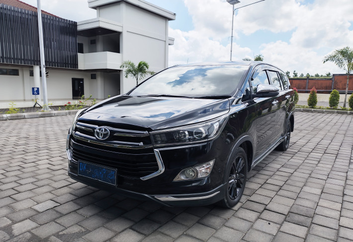 Innova Venturer (Dalam Kota)
