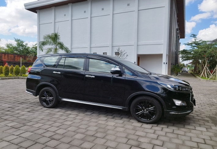 Innova Venturer (Dalam Kota)

