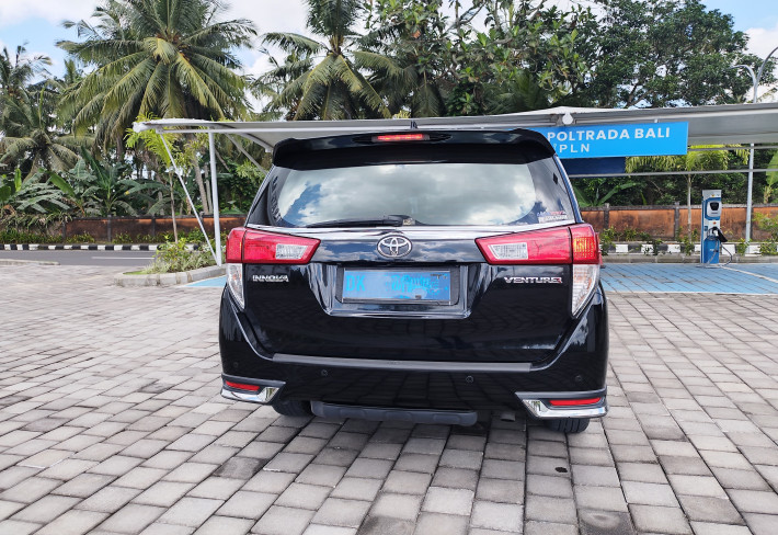 Innova Venturer (Dalam Kota)
